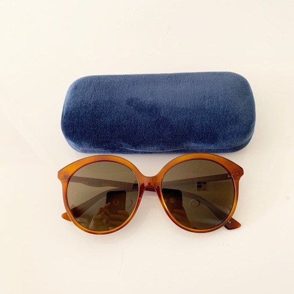 New - Gucci Sunglasses - Picture 6 of 15